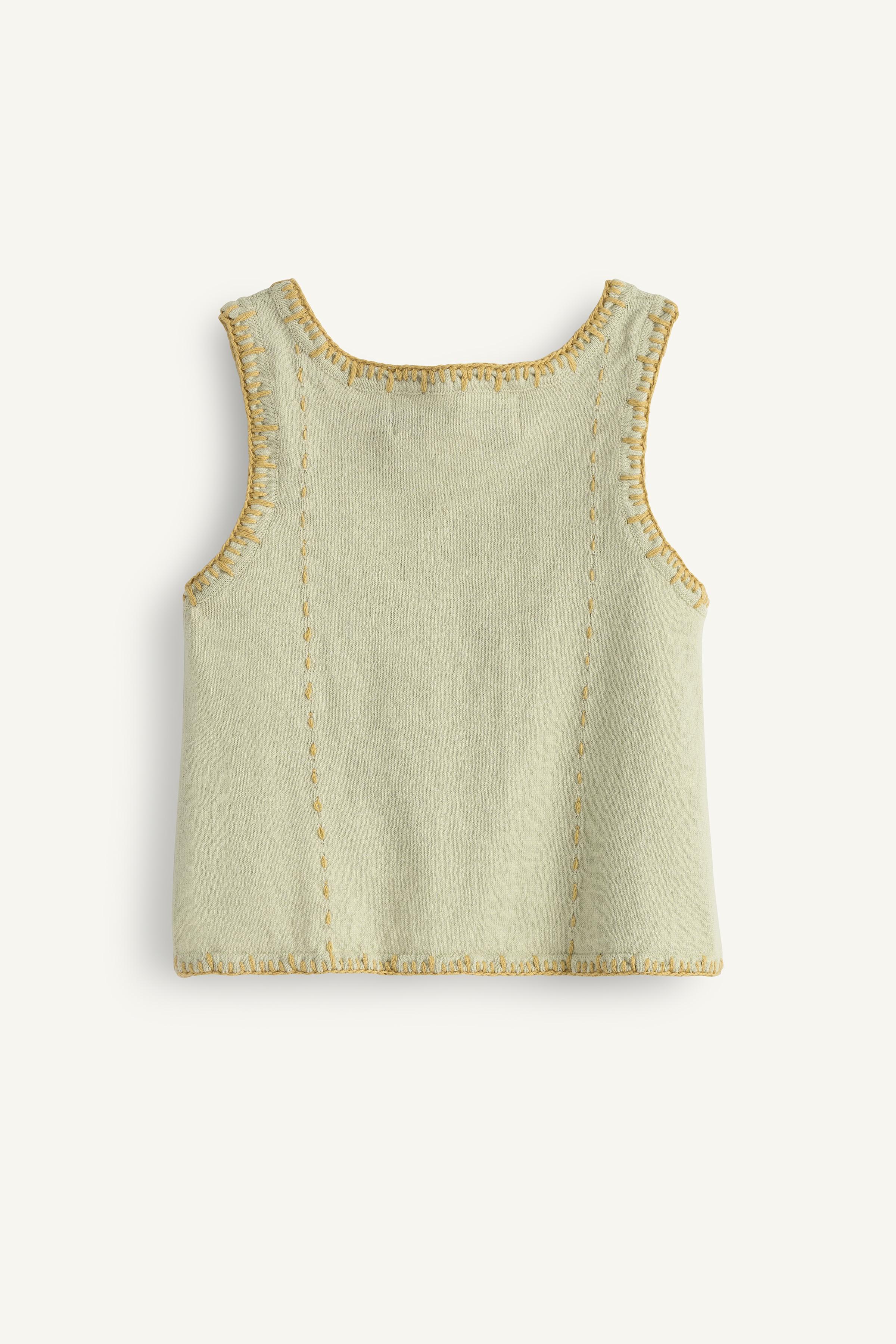 TOP EN MAILLE BRODERIES CONTRASTE ÉDITION LIMITÉE